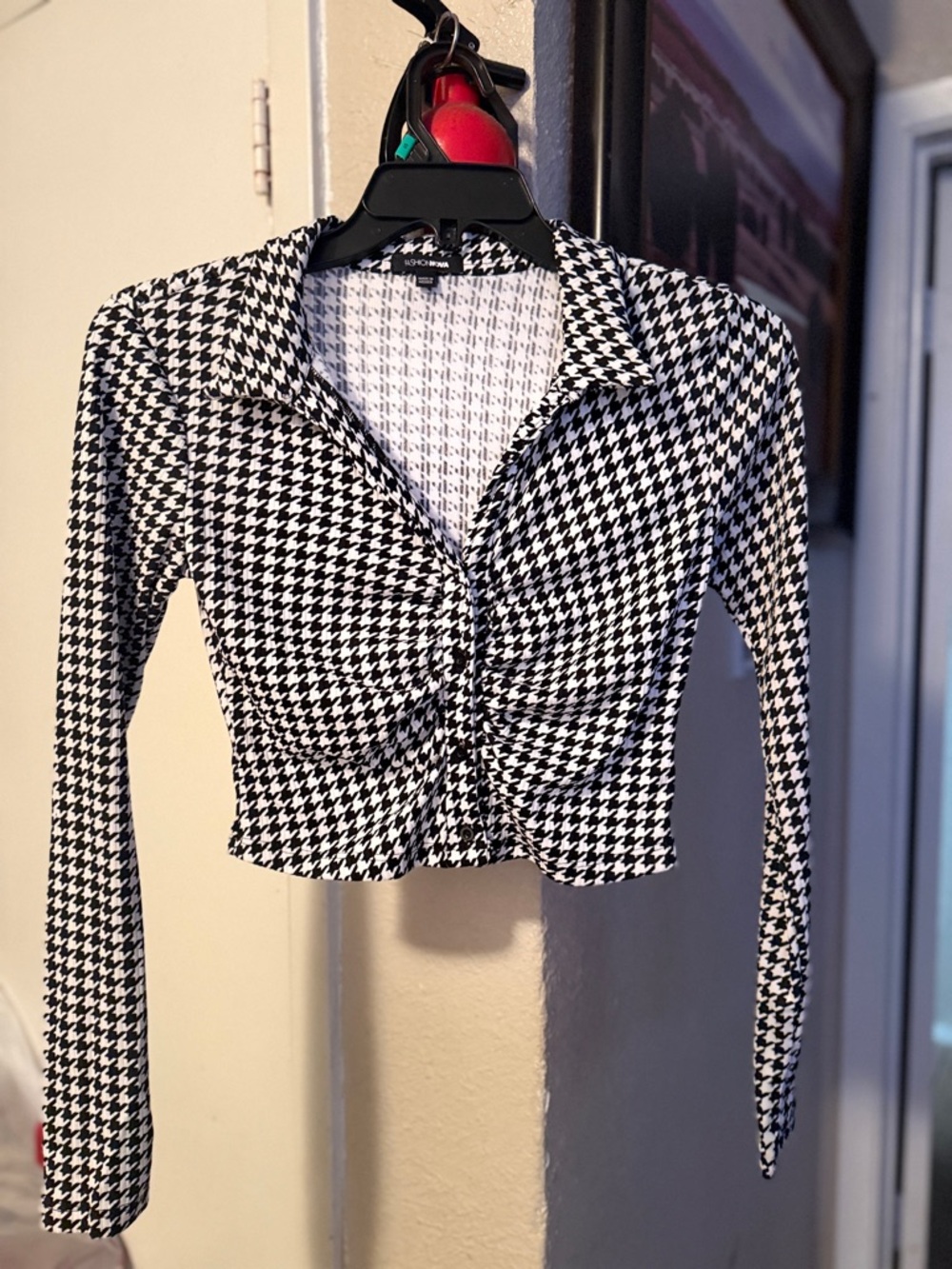 Fashion Nova Black & White Houndstooth Button-Front Twist Crop Top